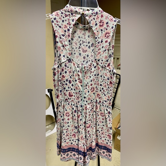 Xhilaration Floral romper with pockets size XS - Picture 2 of 9